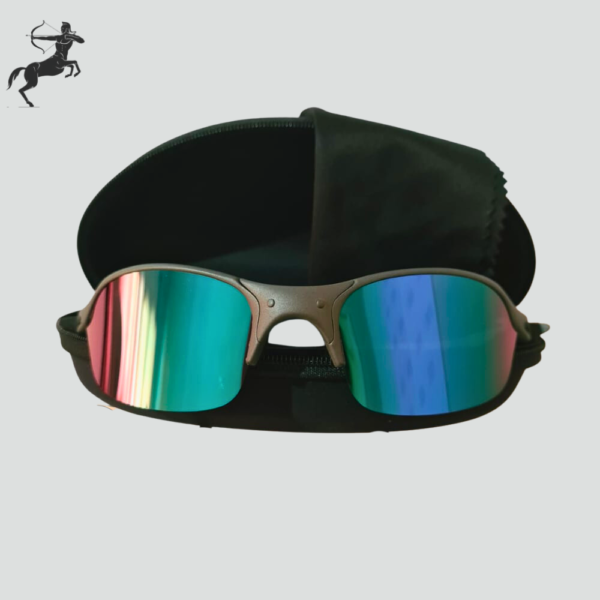 Óculos Juliet com armação metálica na cor grafite e lentes pretas